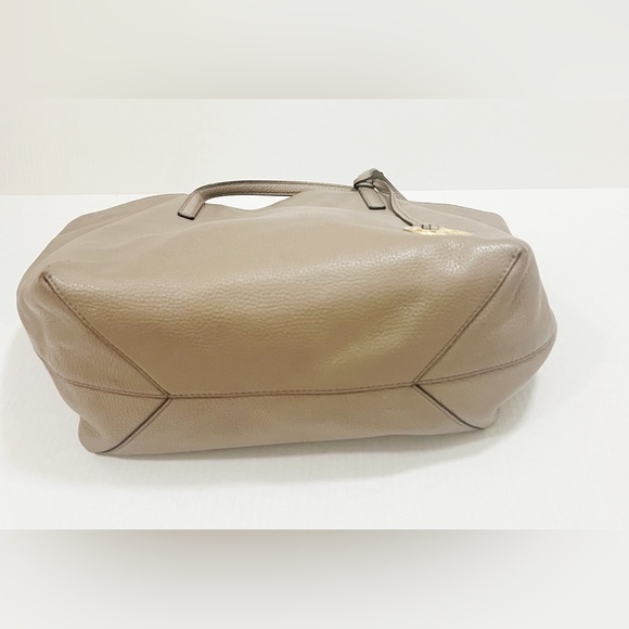 Michael Kors Izzy Large Leather tote Bag in Tan Color - Picture 2 of 5